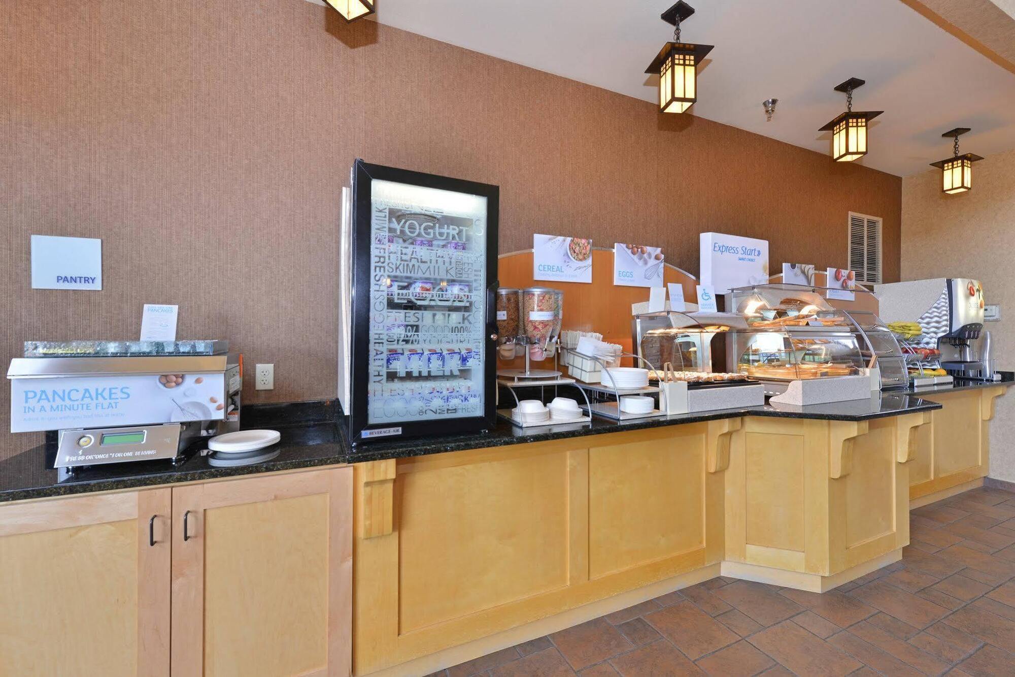 Holiday Inn Express Hotel & Suites Gillette By Ihg Esterno foto